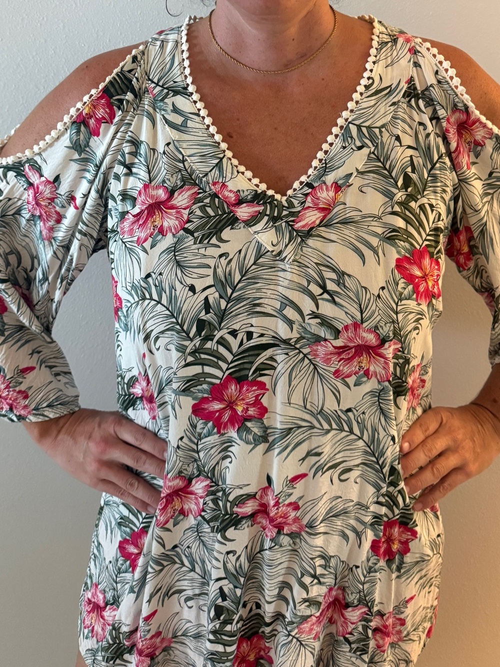 Cold-Shoulder Floral V-Neck Tunic in Cream with Pink Flowers
